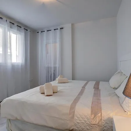 Brand New In La Camapana - With Roof Top Pool And Gym *