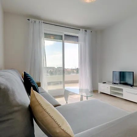 Apartment Brand New In La Camapana - With Roof Top Pool And Gym *